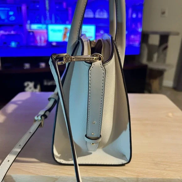 Michael Kors Cream and Tan Satchel - Picture 4 of 8